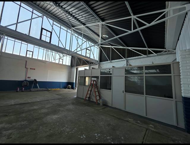 370M² WAREHOUSE TO LET IN OOS EINDE